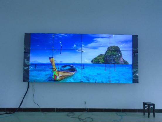 贺州职业技术学校46寸液晶拼接屏展示方案