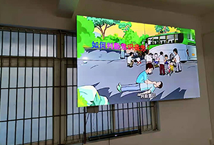 广东惠州55寸3.5mm2X2拼接屏案例，电气公司安全隐患宣传大屏