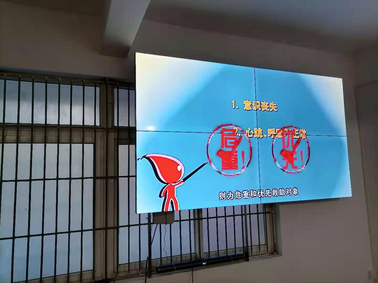 广东惠州55寸3.5mm2X2拼接屏案例，电气公司安全隐患宣传大屏
