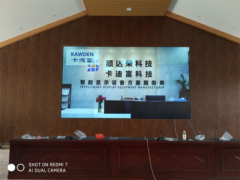 云南丽江博康医院55寸3.5mm4x4液晶拼接屏展示