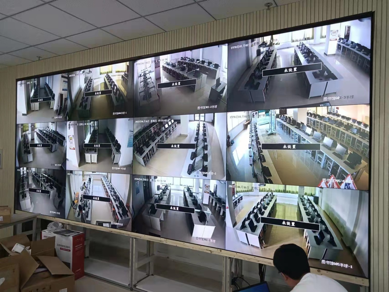 甘肃兰州职业技术学院55寸0.88mm液晶拼接屏3x4监控展示