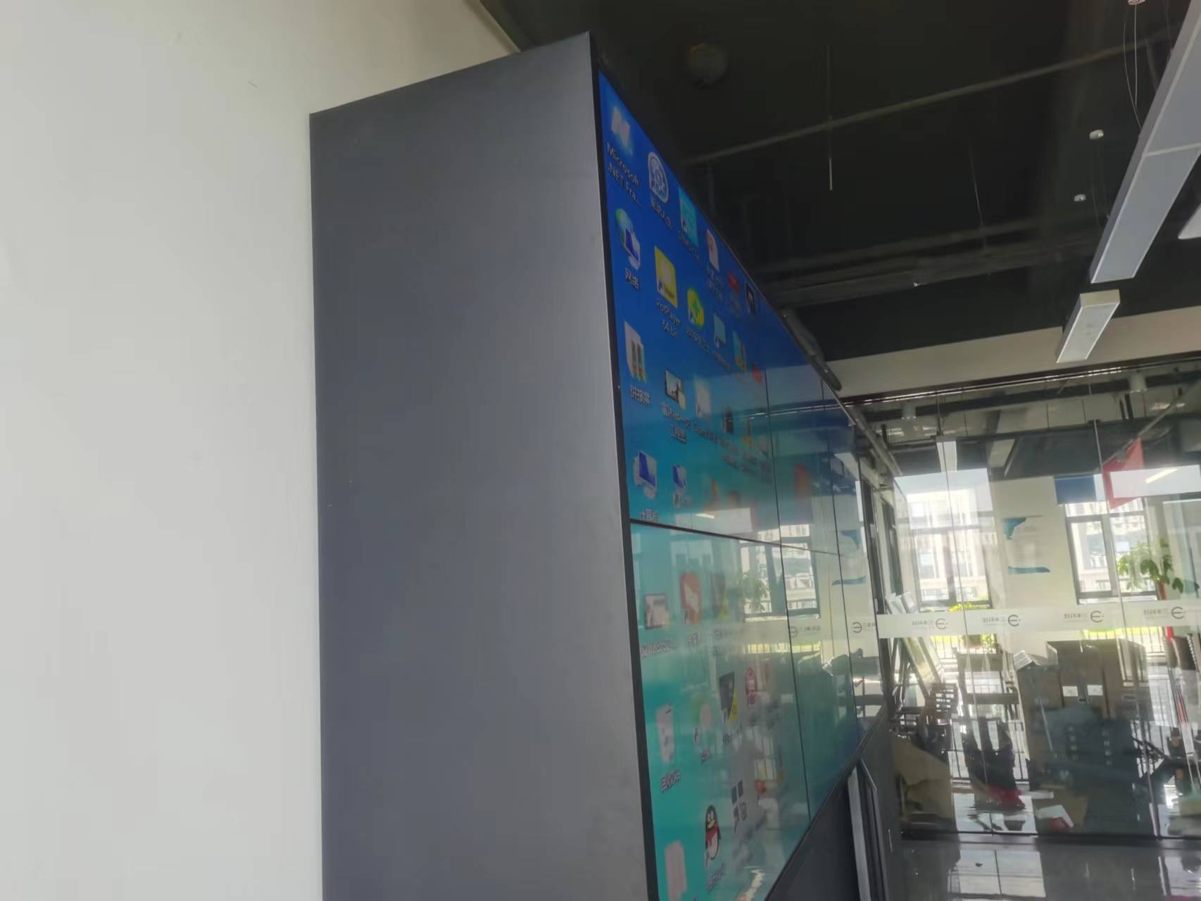 安徽数字技术公司55寸3.5MM 2X3液晶拼接屏图片2