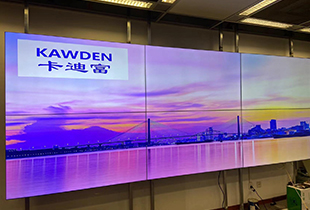 卡迪富为广州珠江新城发展中心打造智能显示大屏，65寸2X3壁挂液晶拼接屏