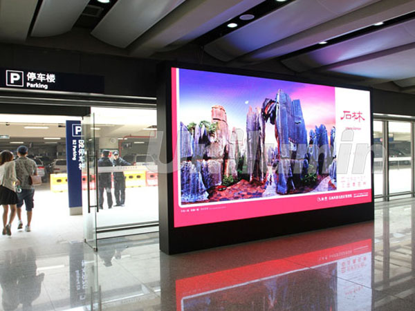 Airport commercial display case