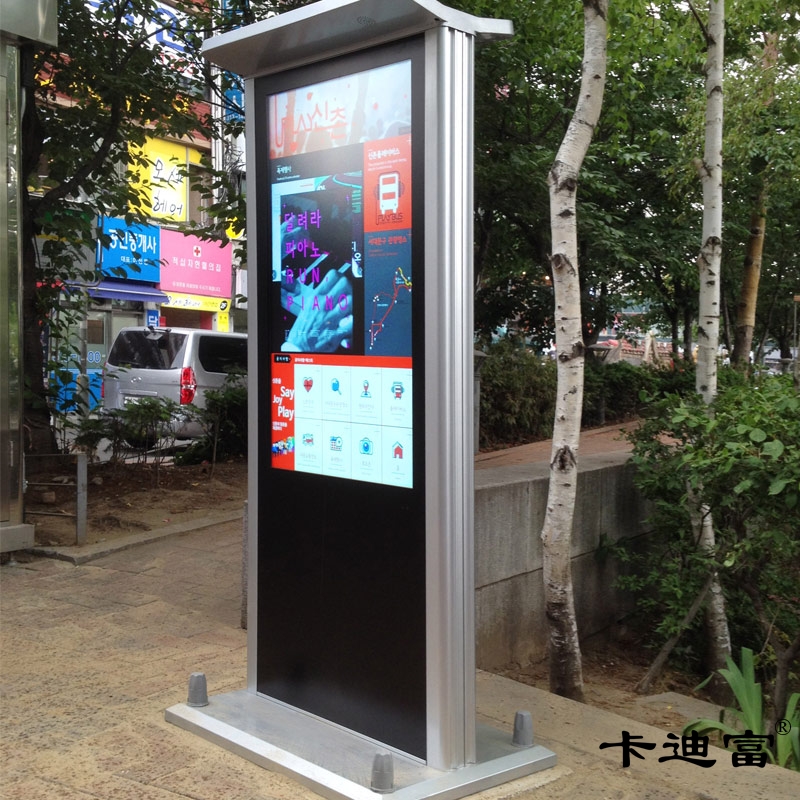 户外广告机在教育行业大显神通