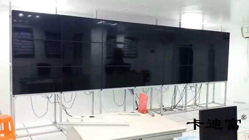 21块安保公司拼接屏效果图