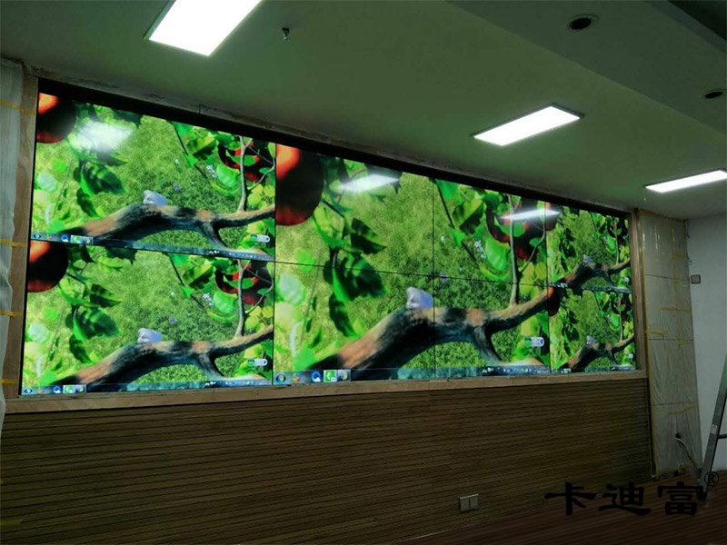 重庆涪陵医院55寸液晶拼接屏壁挂展示2*4案例图