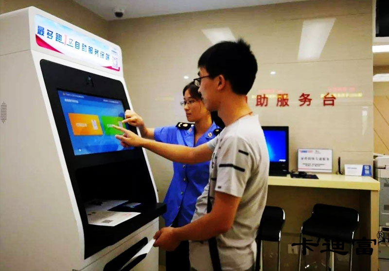 四川触摸一体机促进民生监督，深化互联网+政务服务