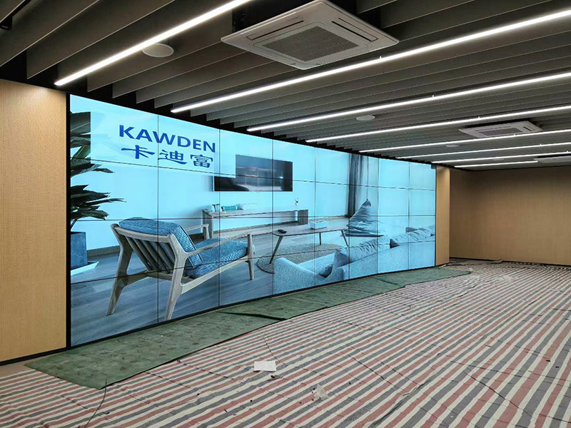 55寸液晶拼接屏上海圣象展厅案例图片3