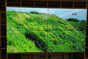 深圳罗湖水贝55寸拼接屏2X2液压支架安装项目