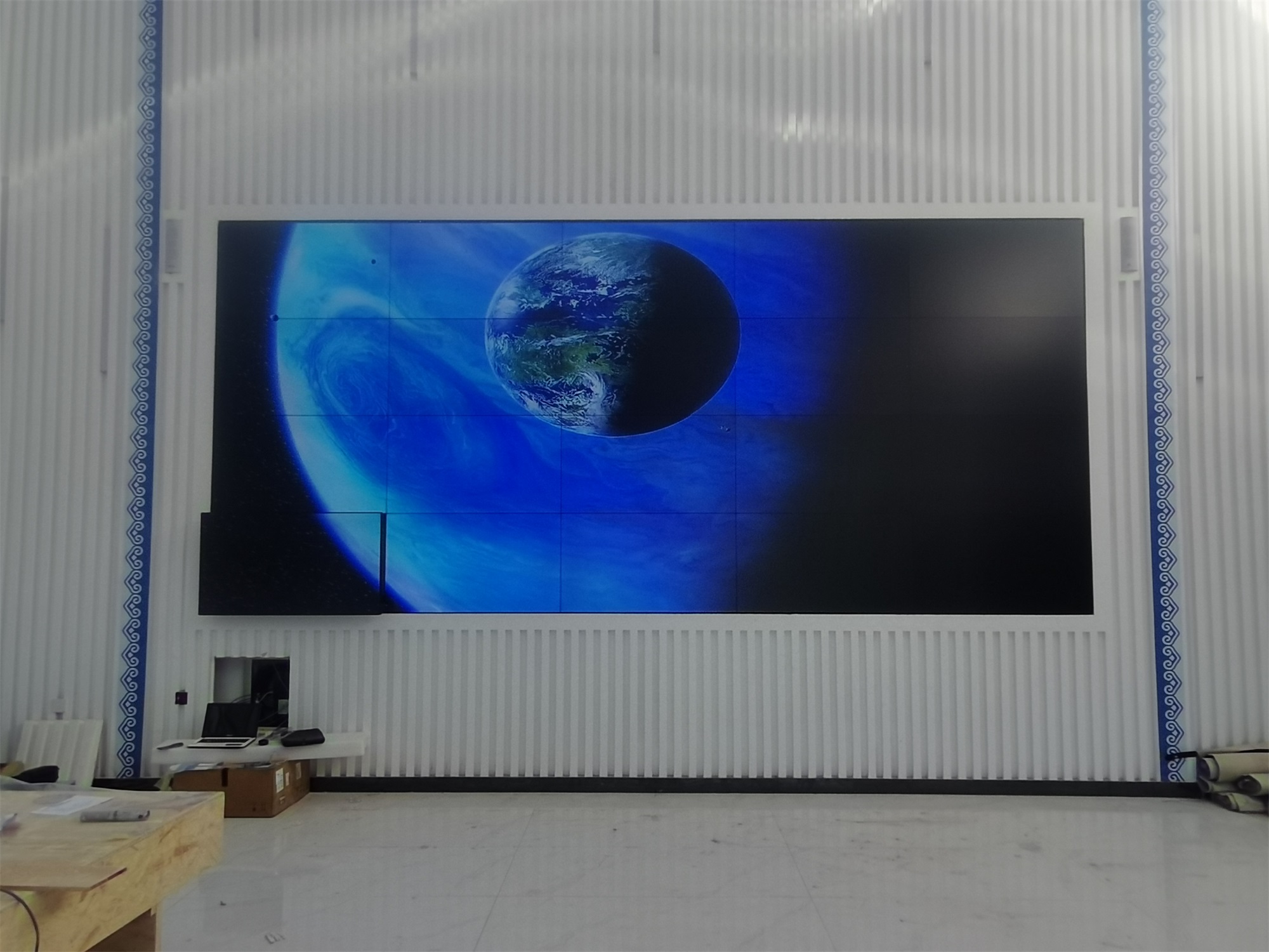 蒙牛牧场展厅55寸0.88mm4X5液晶拼接屏展示案例图片