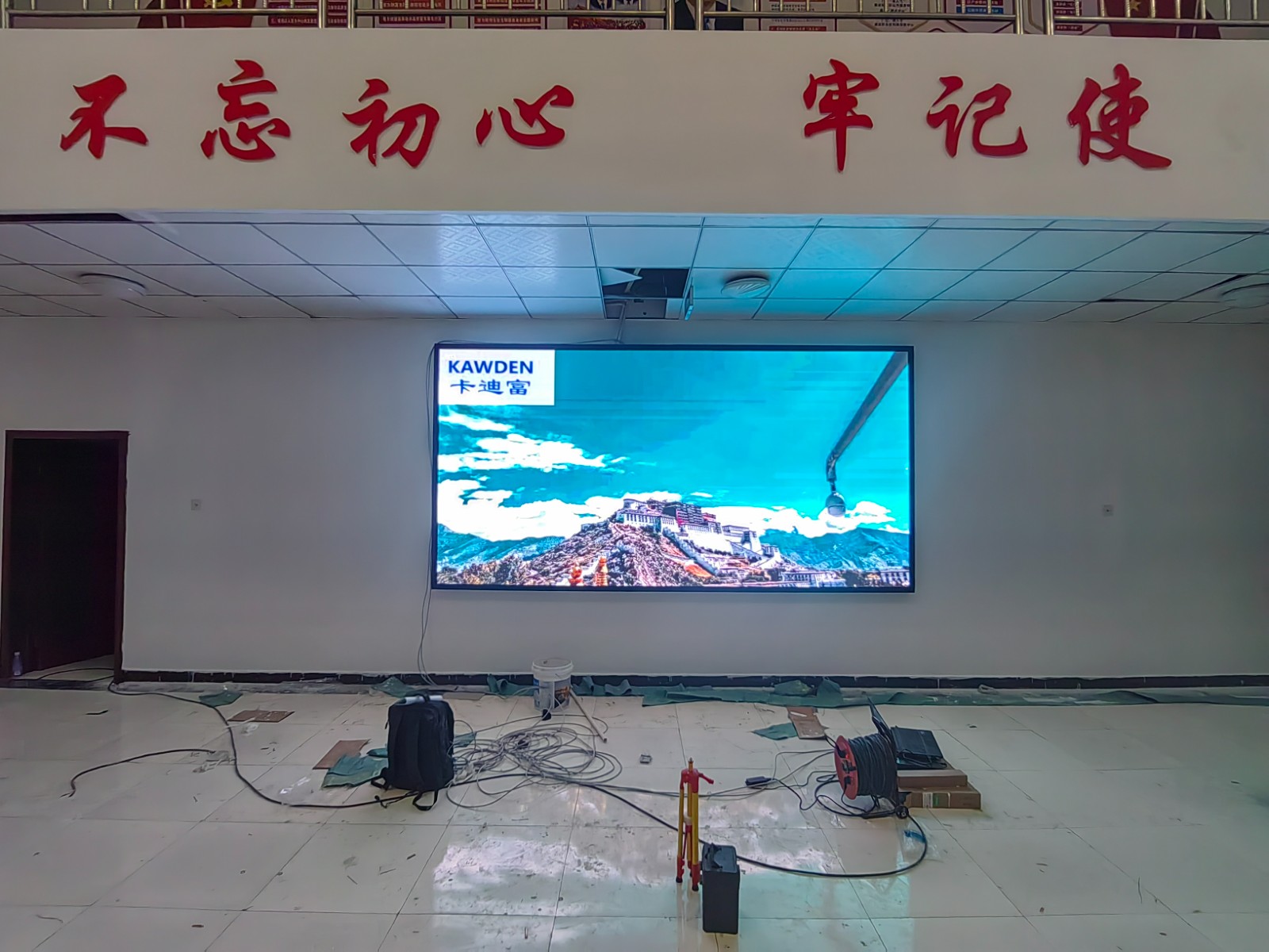 西藏拉萨市某通讯设备销售部项目P2.5led显示屏展示案例图片3