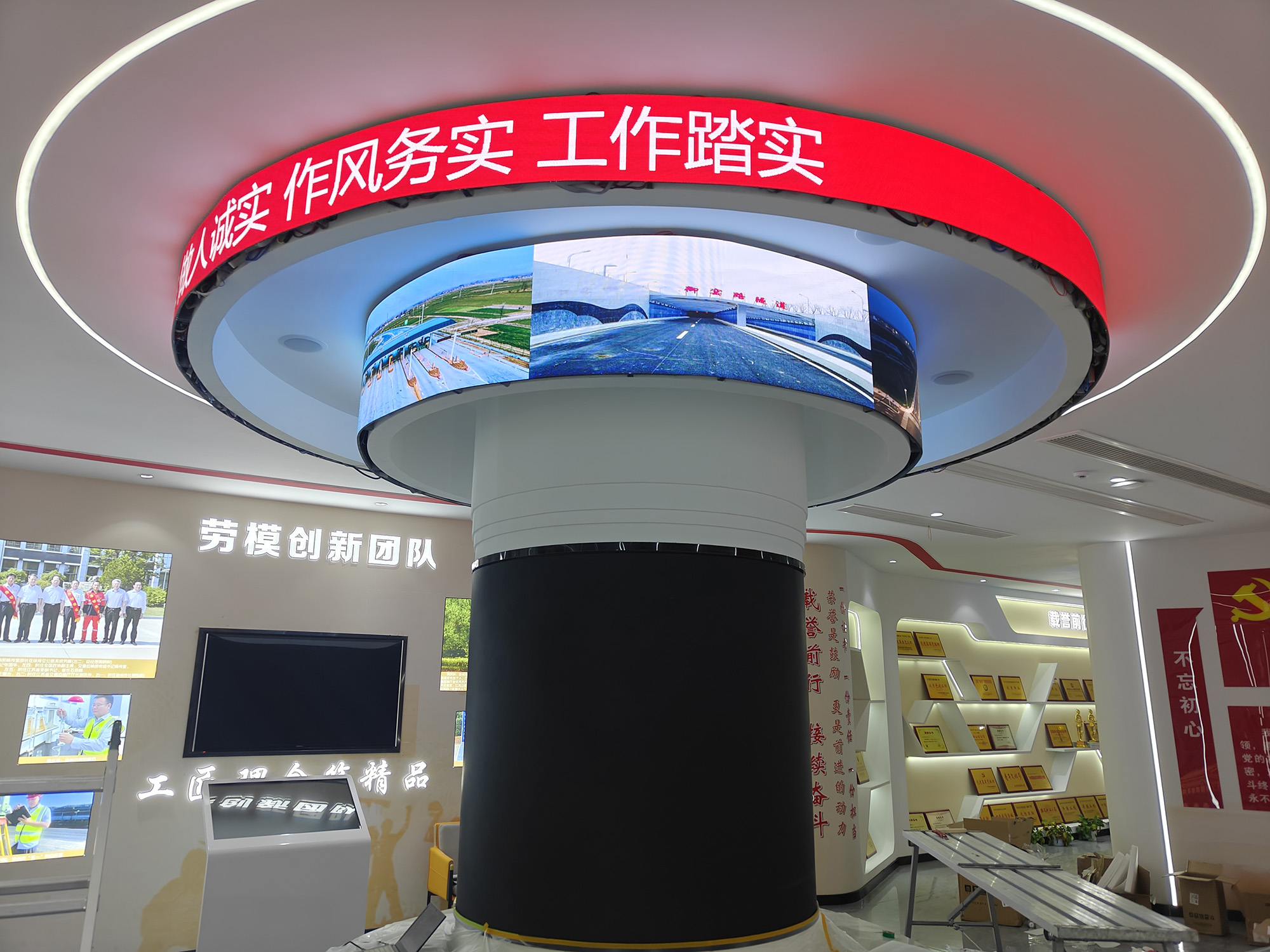  江苏省徐州市鼓楼区软模组P2.0 led显示屏案例图片3