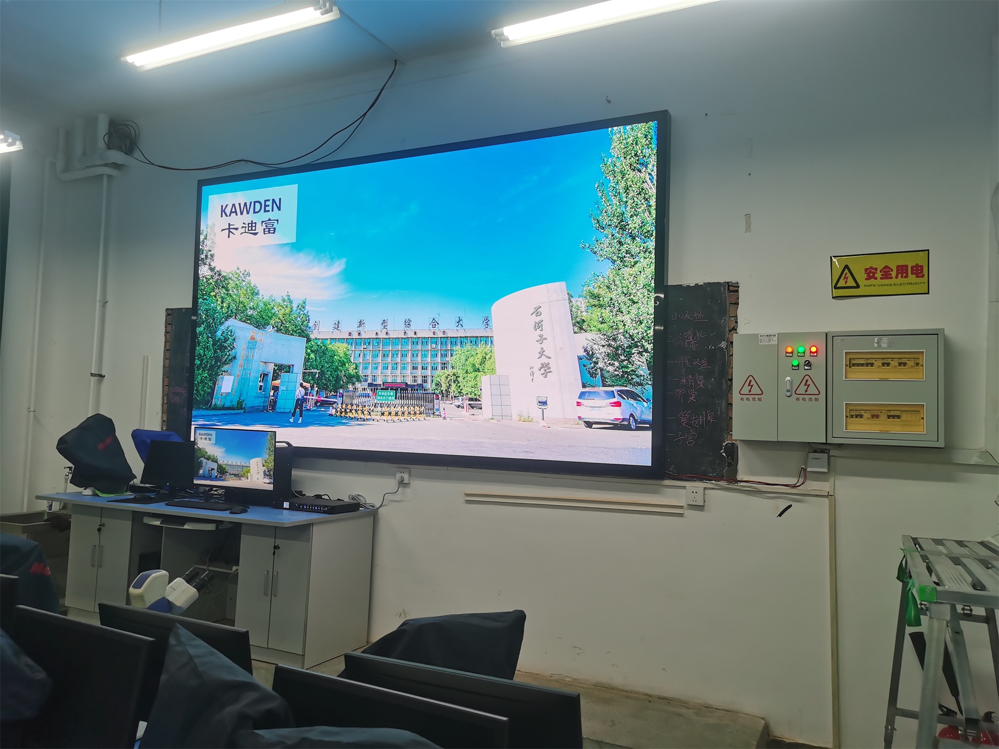 新疆石河子大学P1.53led显示屏高清展示