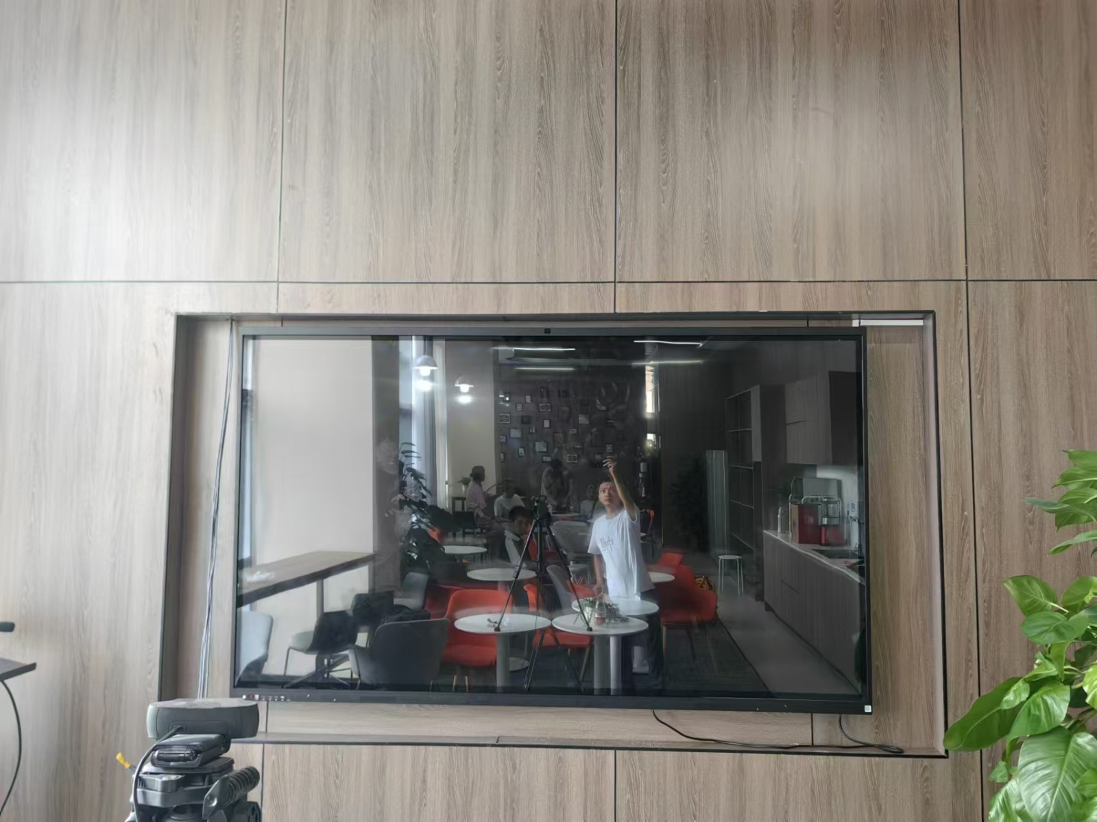 98寸会议一体机展示图片