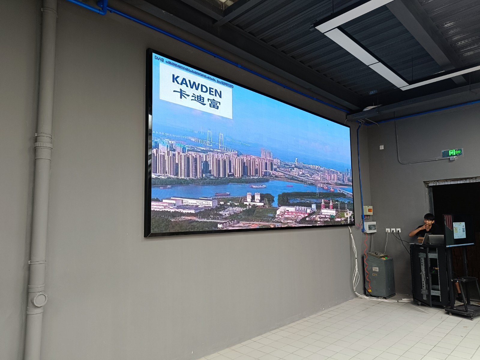 产业园车所产业园高刷P1.86LED显示屏