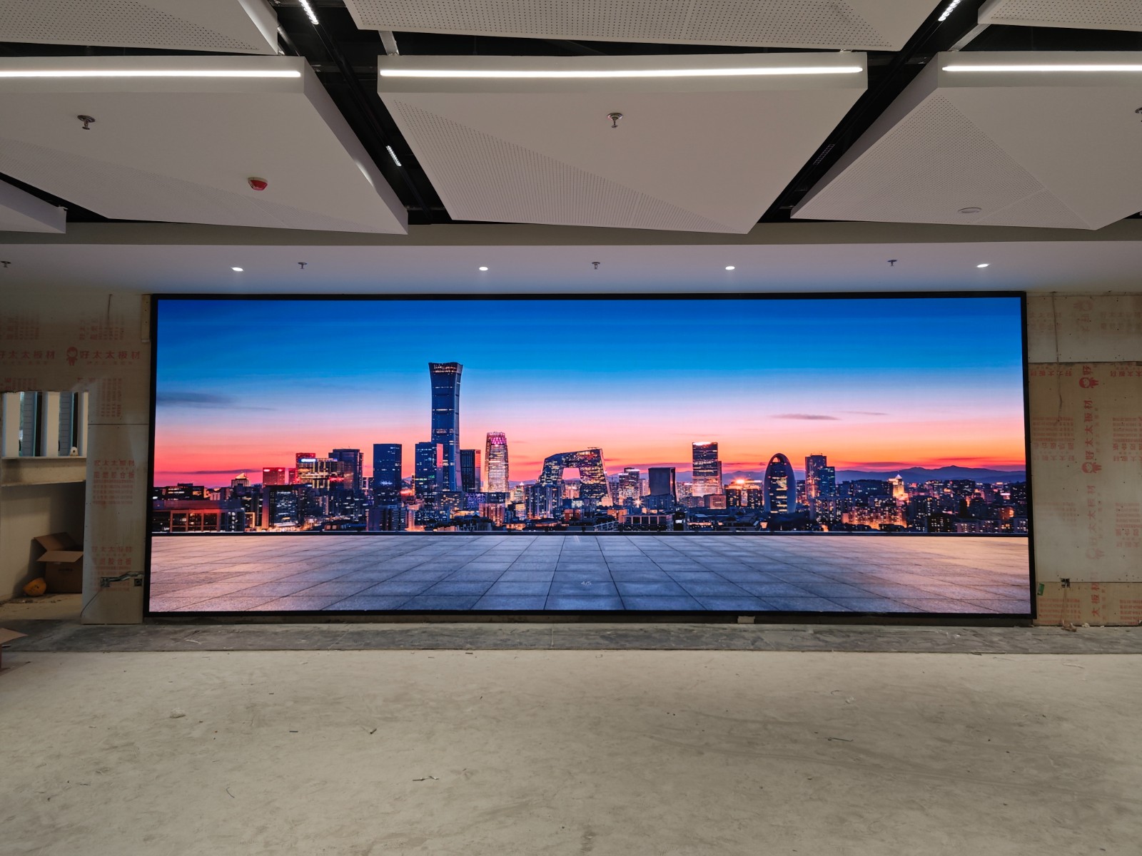 P1.86led全彩显示屏尺寸为8X2.88米