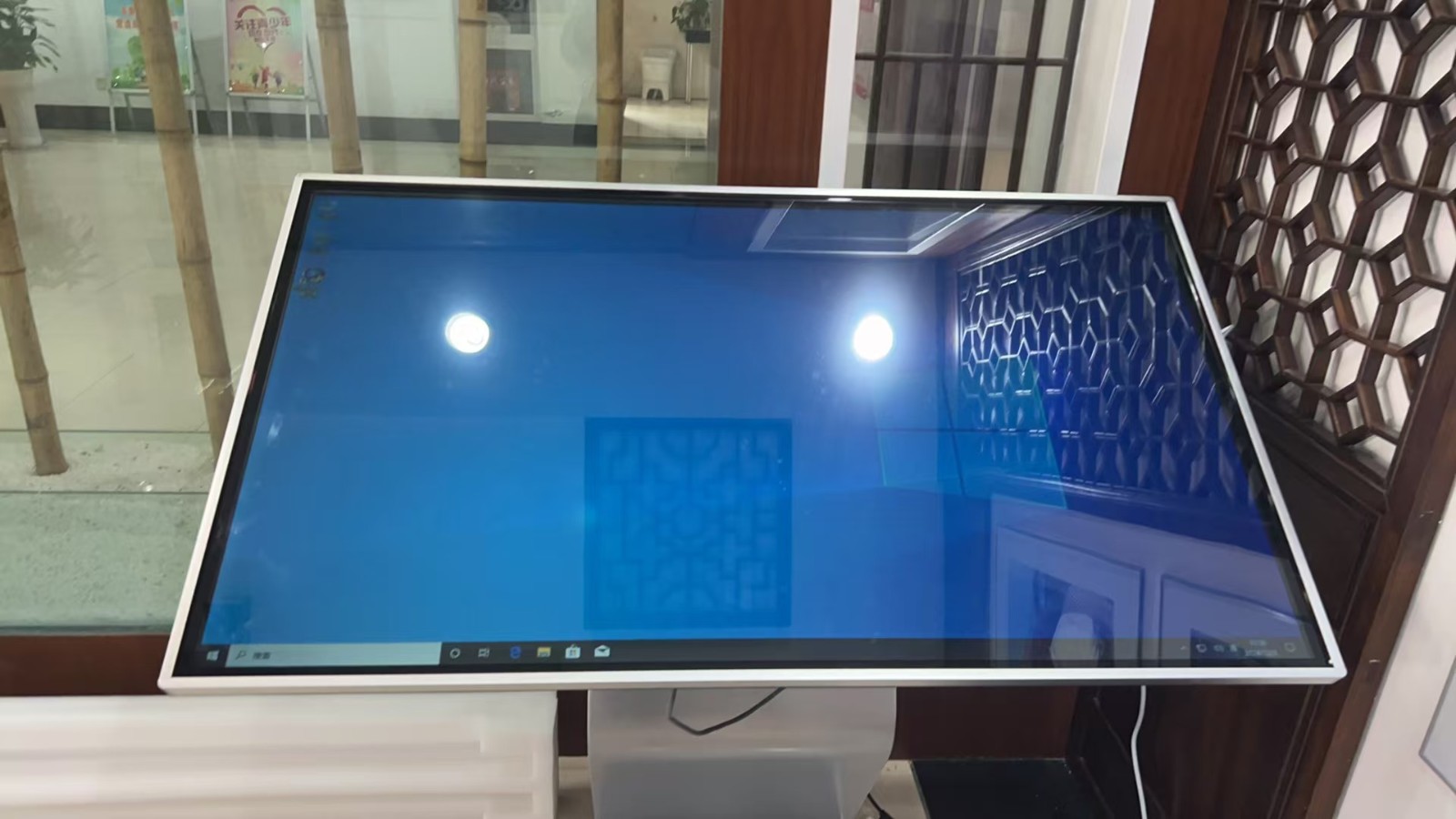 55寸K型卧式触摸查询一体机