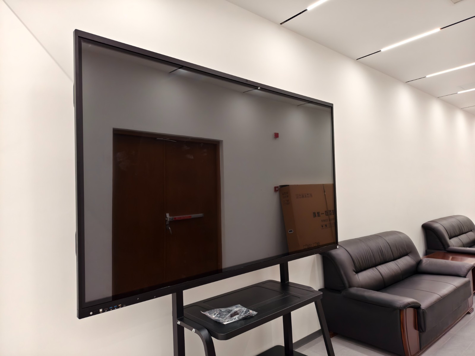 四川阿坝政法委广告一体机