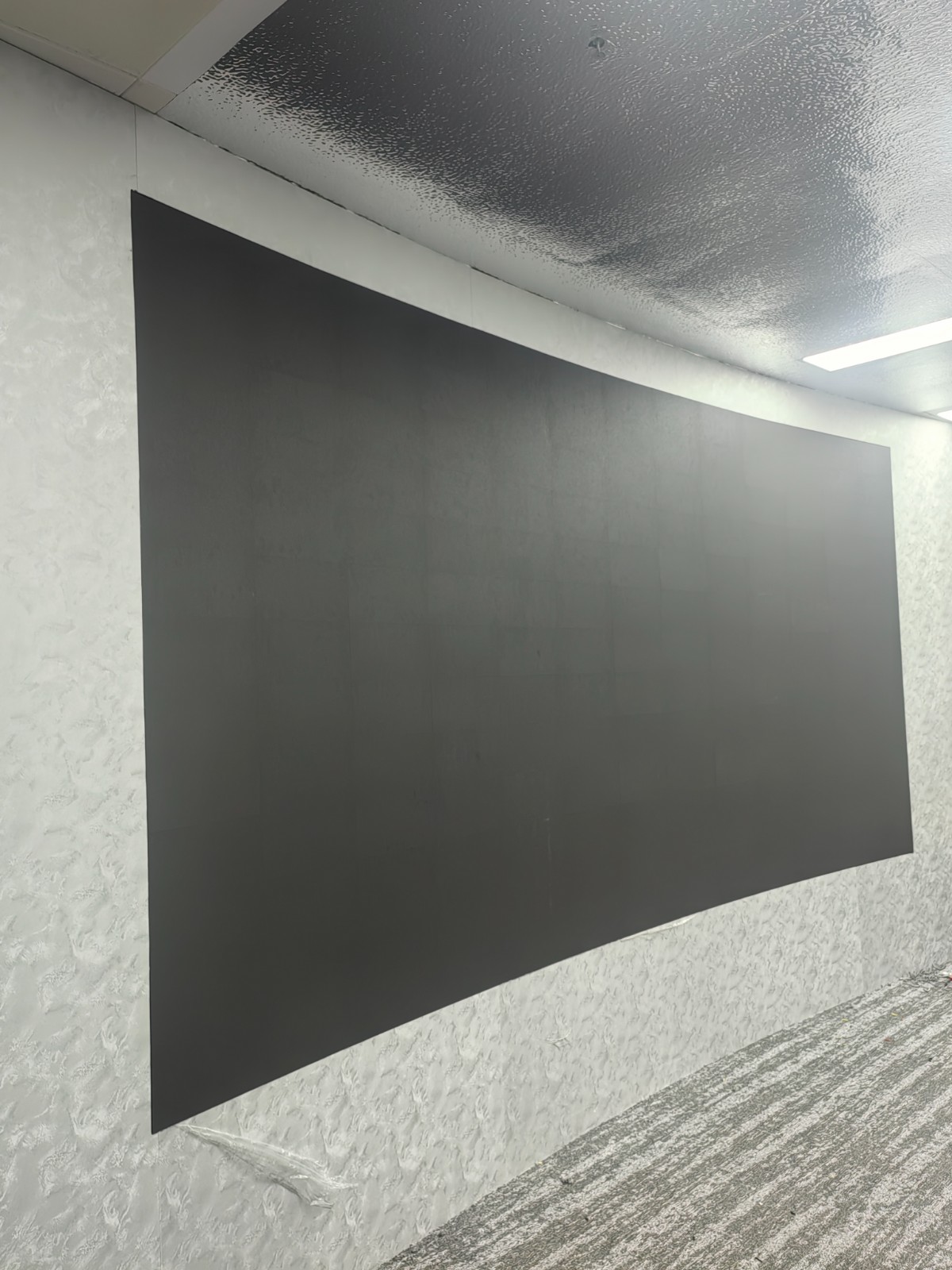 P2.0 LED显示屏安装完成