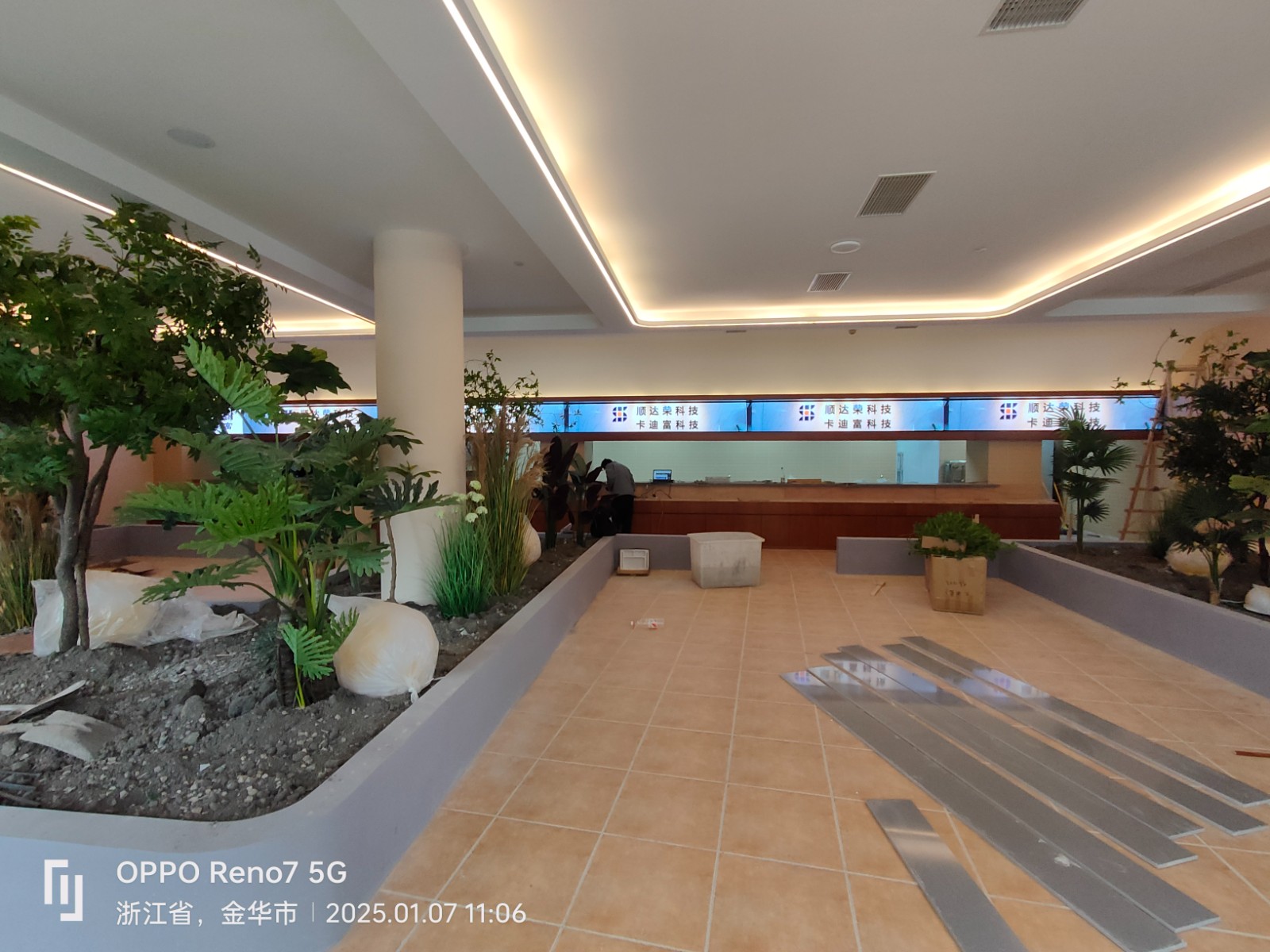 室内P1.86led显示屏应用食堂展示播放