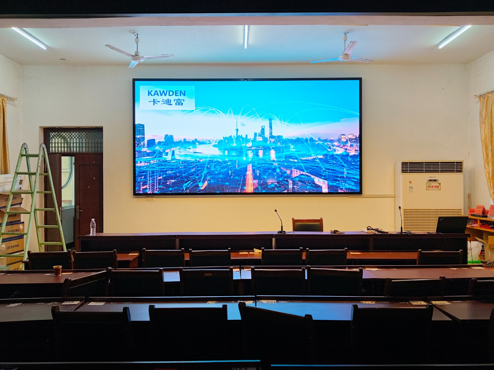 P2.0 LED显示屏 长4480x高2240