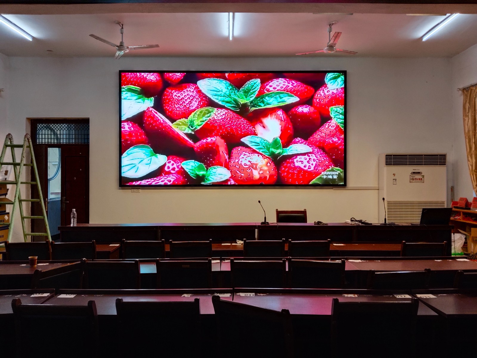 南阳市南召县某委党校项目P2.0 LED显示屏 长4480x高2240案例图片