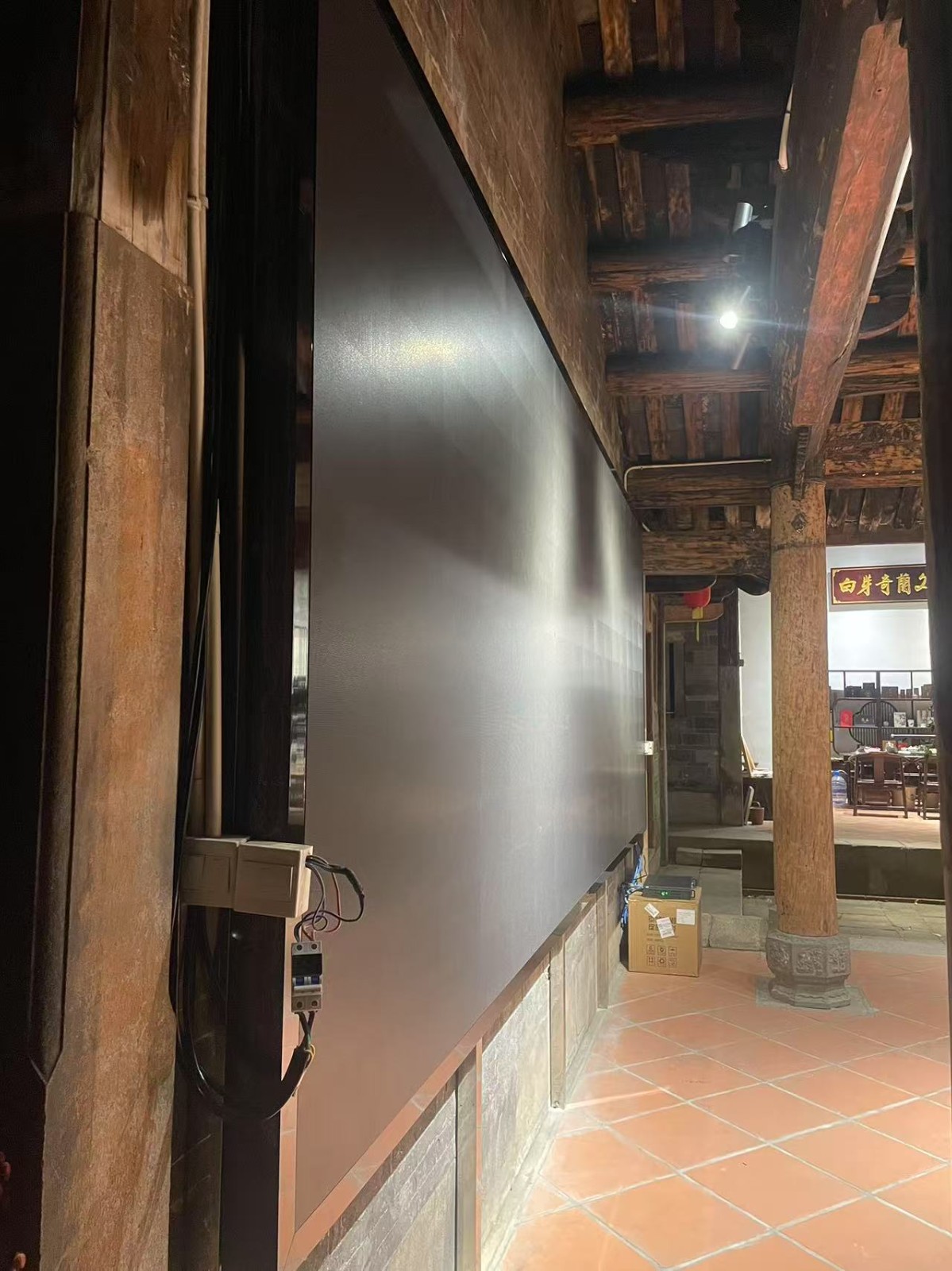 P1.86led显示屏5.12x1.92平方（侧面）