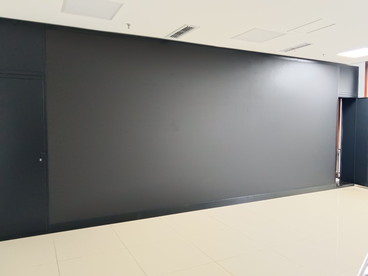 6.08米长2.72米高的P1.53LED显示屏 6.08米长2.72米高的P1.53LED显示屏