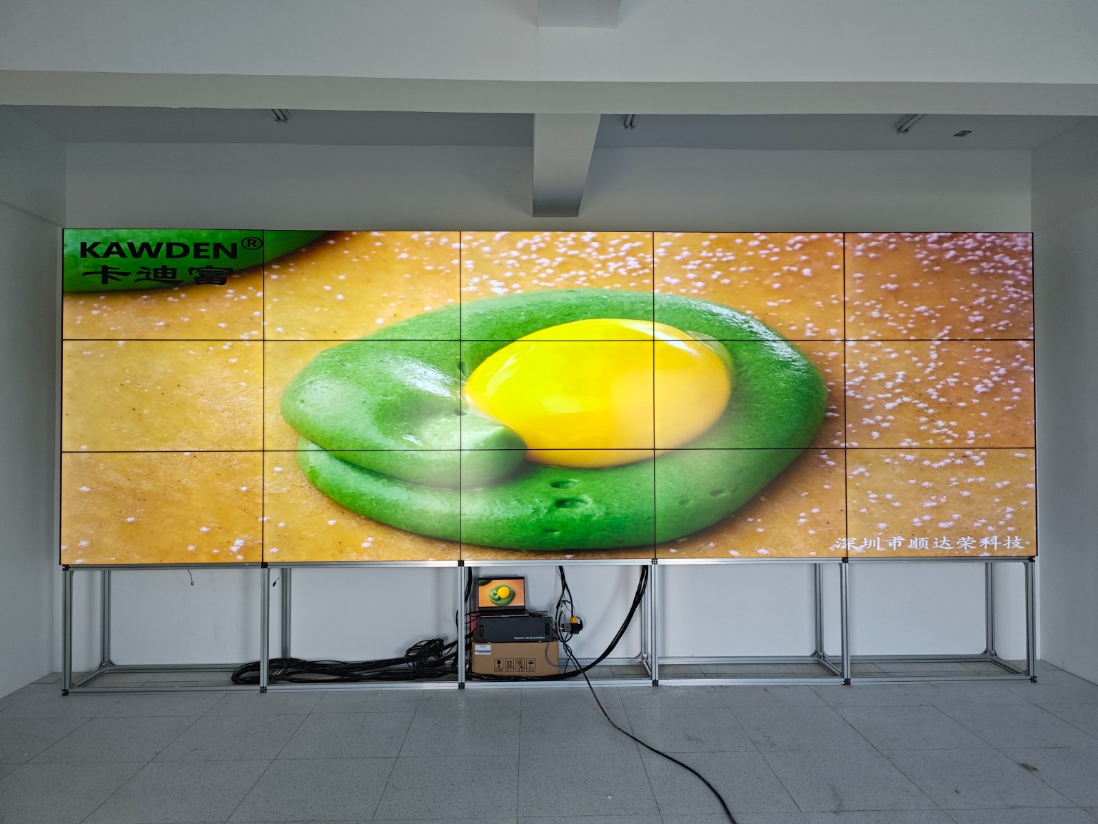 55寸3.5mm 3X5液晶拼接屏