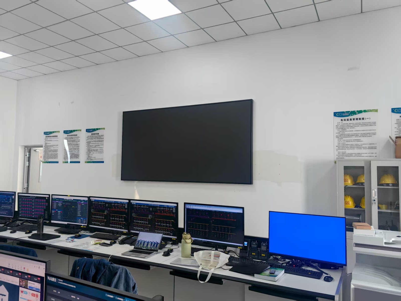 室内P2.5LED显示屏