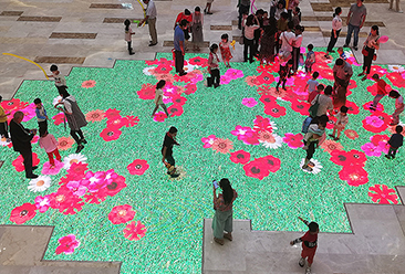 地砖屏幕的安装高度是多少，室内/外一平方耗电多少，亮度多少？