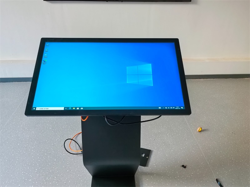 卧式触摸一体机