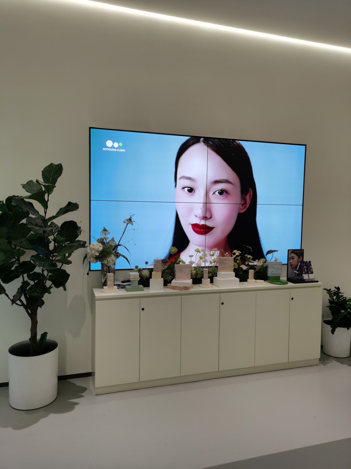 55寸0.88mm超窄边2x2液晶拼接屏