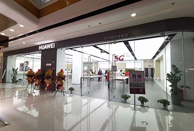 卡迪富智能商显入驻华为体验店：以极致视界，演绎科技与艺术的沉浸式对话